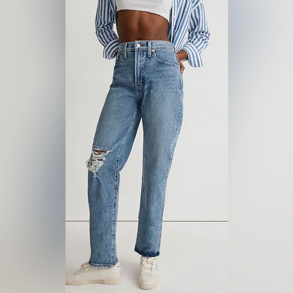 Madewell Light Blue Straight-Leg Jeans with Knee Rip